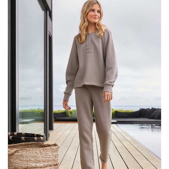 Barefoot Dreams Malibu Collection® Youth Brushed Terry Henley Pullover. - Picture 1 of 13